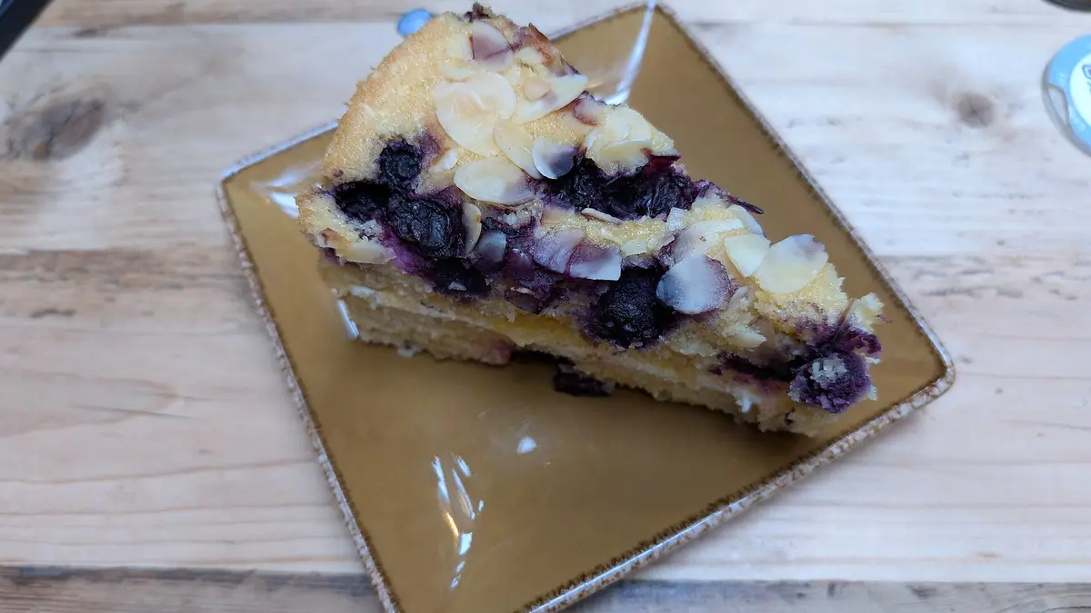 Cakes & Treats – cake shop in Hounslow, London